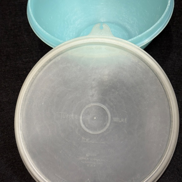 1954 TUPPERWARE Sheer Blue Round 6" Container #234-4 & Clear Lid #227-6 - Picture 4 of 6